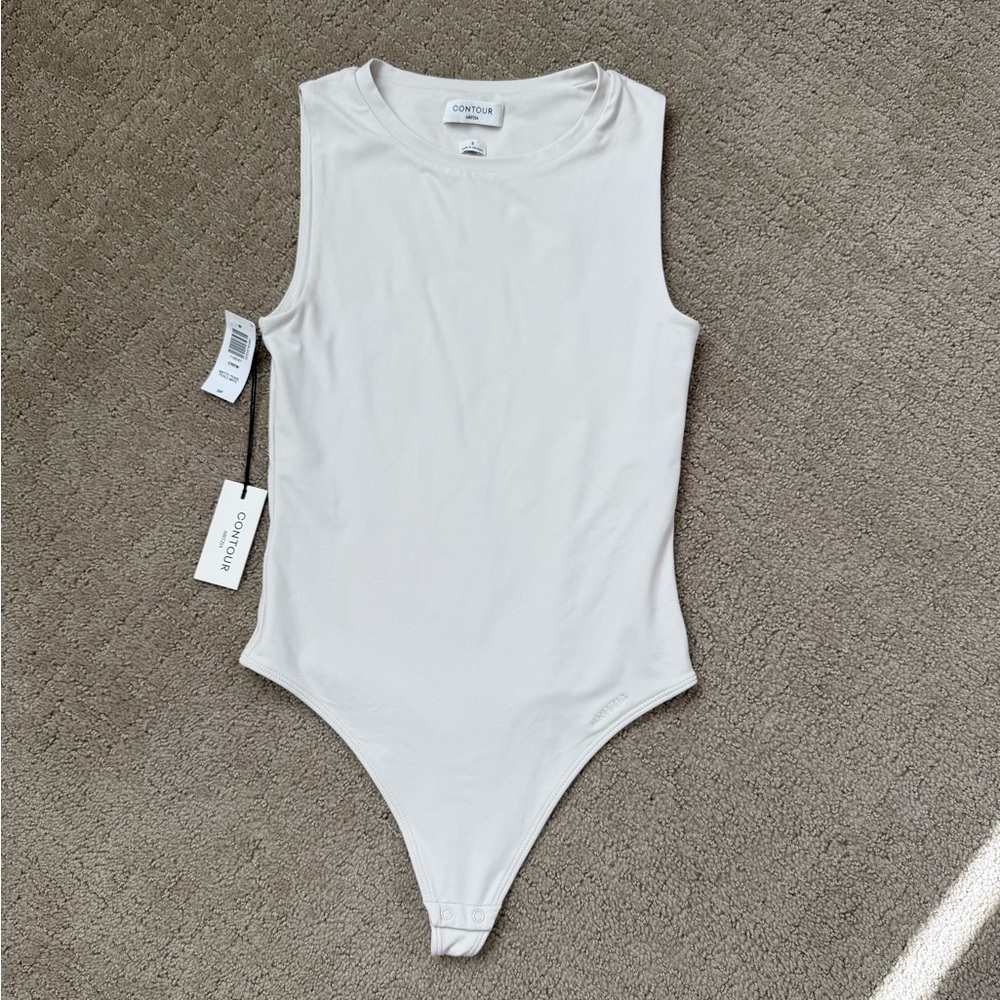 NWT Aritzia Contour Crew Bodysuit